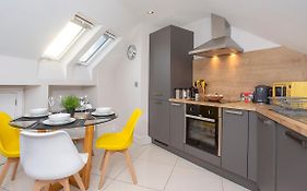 The Atico Spacious Duplex Luxury Apartment-Free Parking